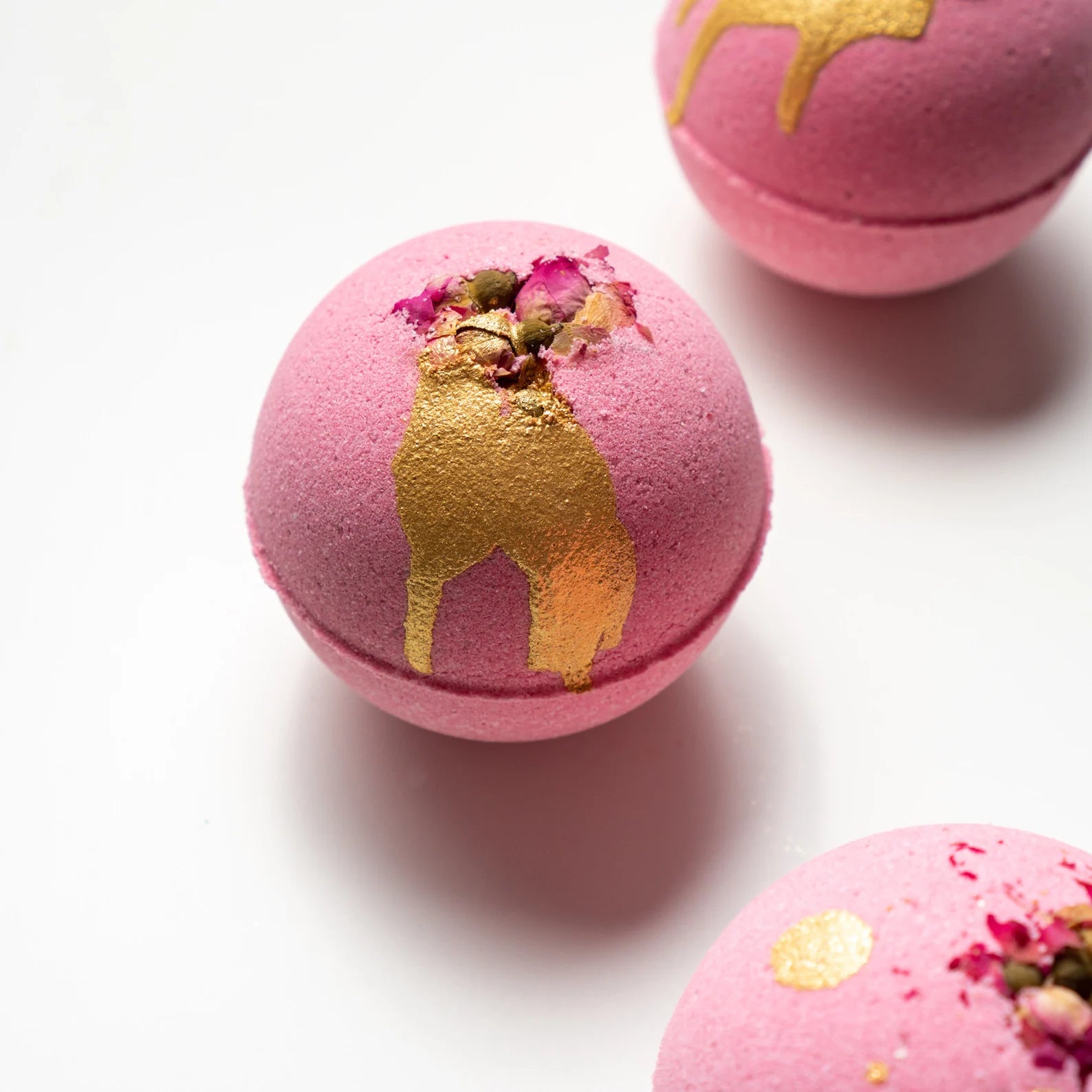 Pembe Tomurcuk Gül Banyo Topu 3 Adet – Romantik ve Ferahlatıcı Banyo Deneyimi