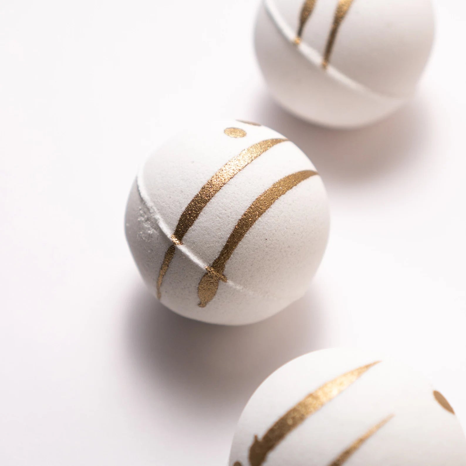 Dişil Enerji Ylang Ylang Kokulu Banyo Topu 3 Adet – Feminen ve Rahatlatıcı Banyo Deneyimi