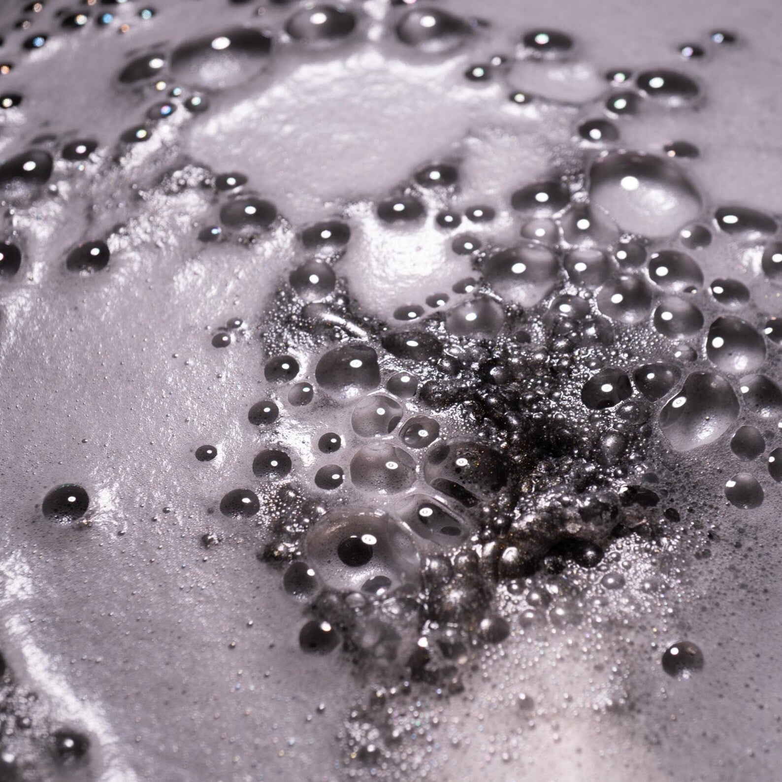 Odunsu Oryantal Kokulu Siyah Zarif Banyo Topu 3 Adet – Cazibe ve Romantizm İçin Doğal Banyo Deneyimi